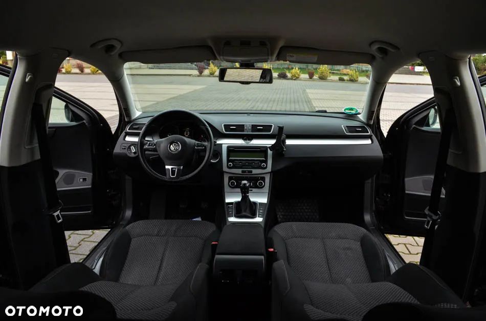 Volkswagen Passat 2.0 TDI Comfortline - 36
