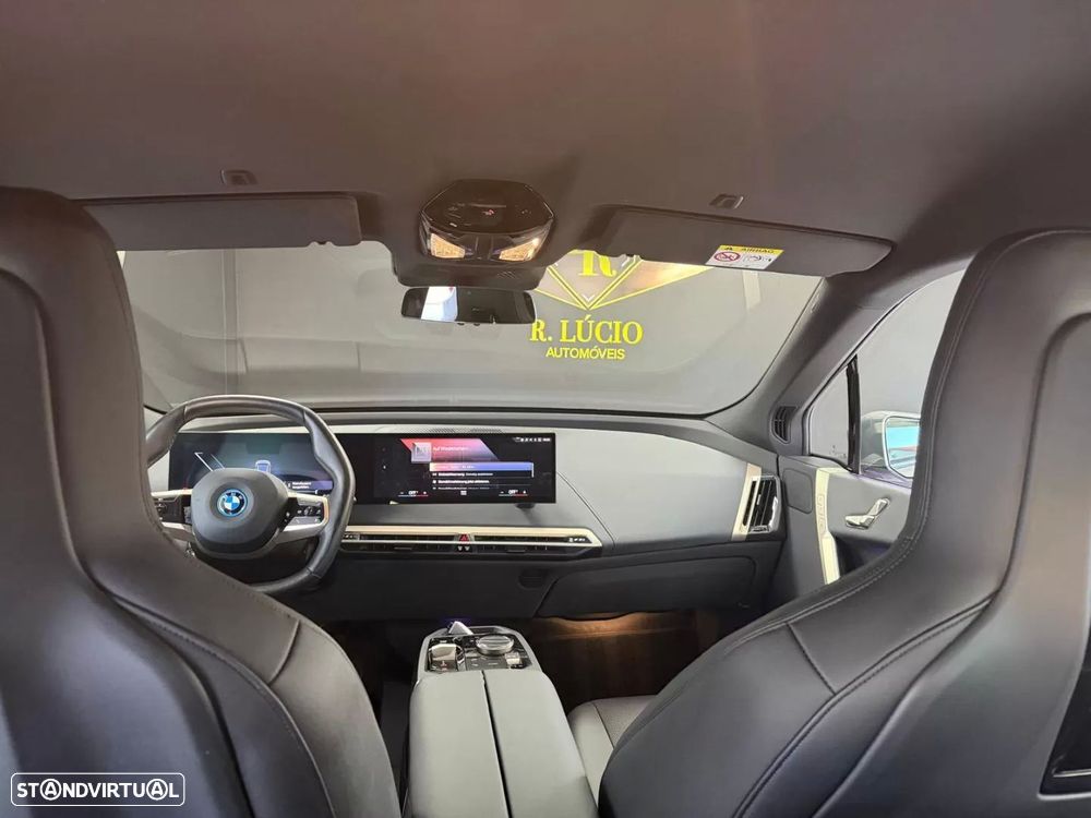 BMW iX xDrive 40 Pack Desportivo - 27