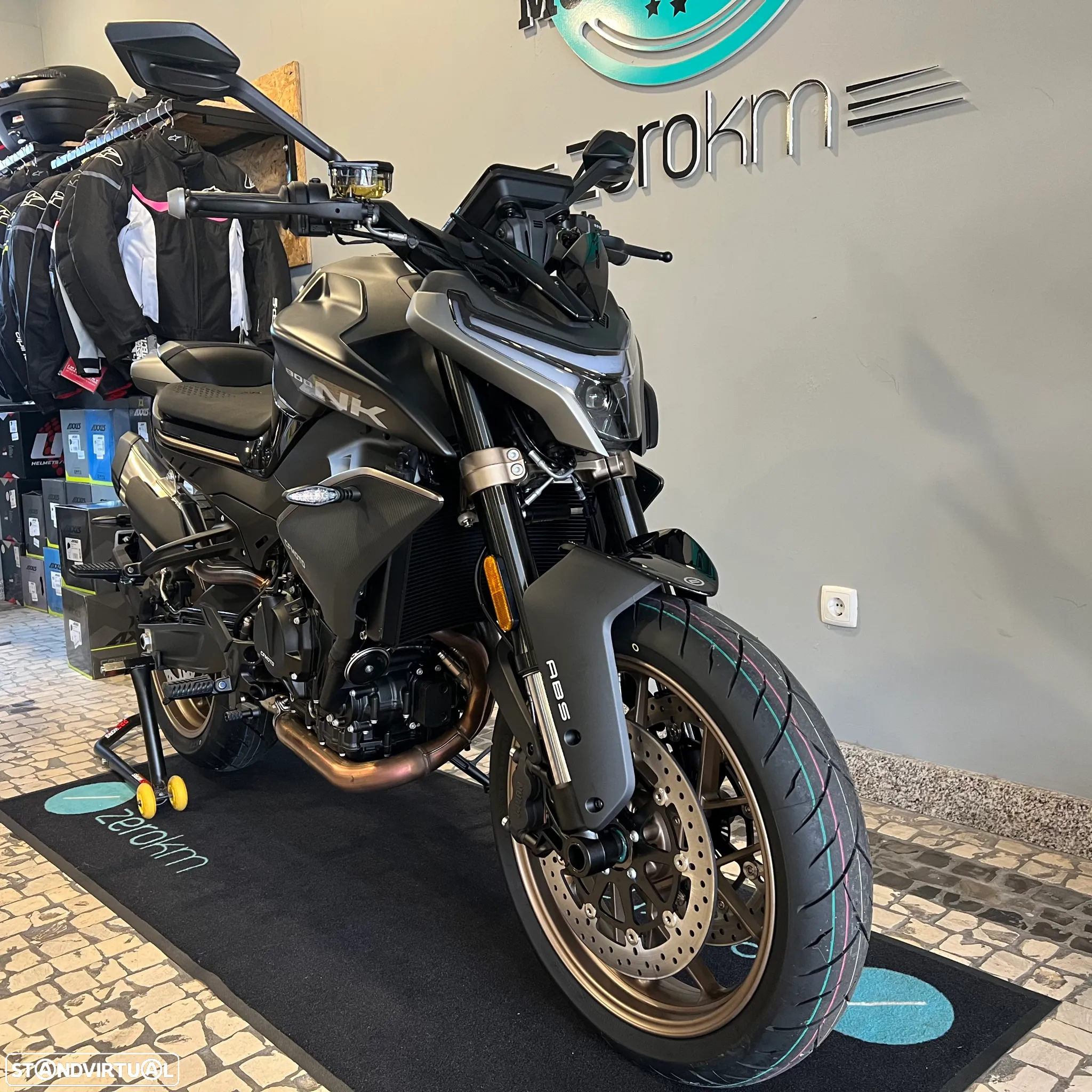 CF Moto 800NK - 2