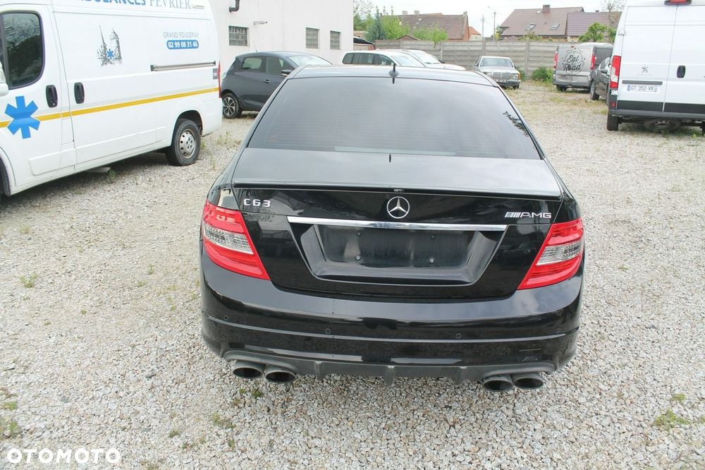 Mercedes-Benz Klasa C 63 AMG - 6