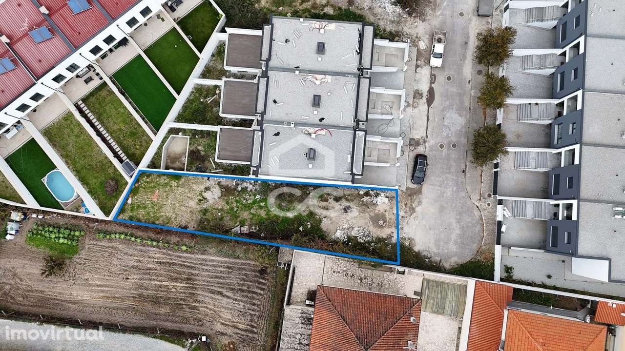 Lote para construção de uma moradia unifamiliar em banda com dois piso - Grande imagem: 3/6