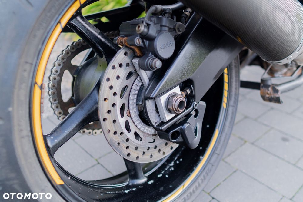Yamaha FZ - 22