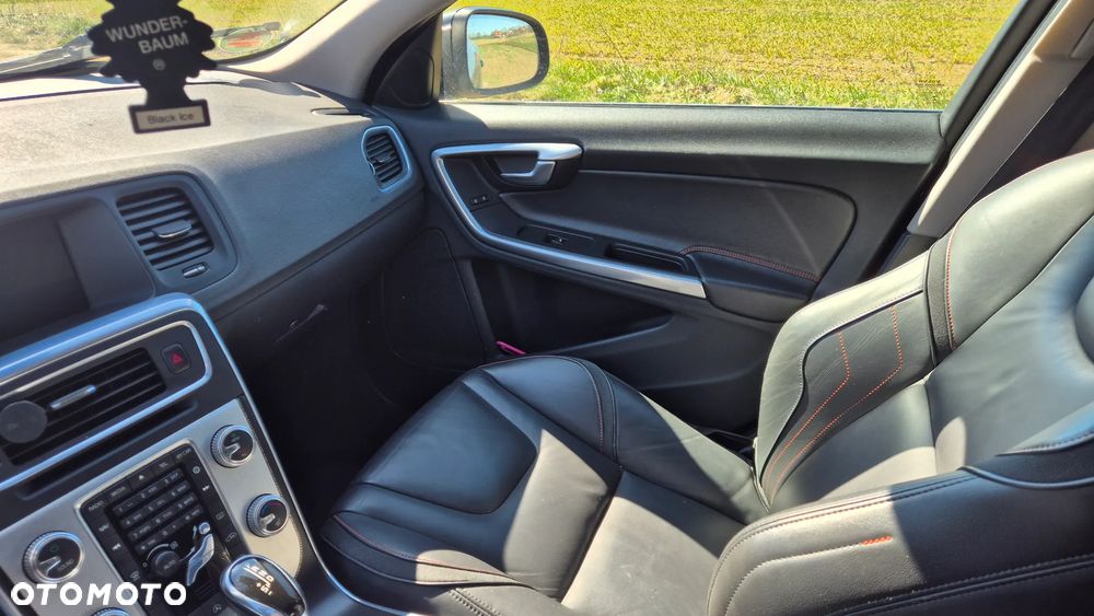 Volvo V60 D4 Drive-E Ocean Race - 11