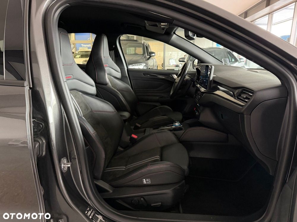 Ford Focus 2.3 EcoBoost ST X - 40