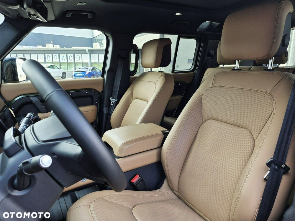 Land Rover Defender - 24
