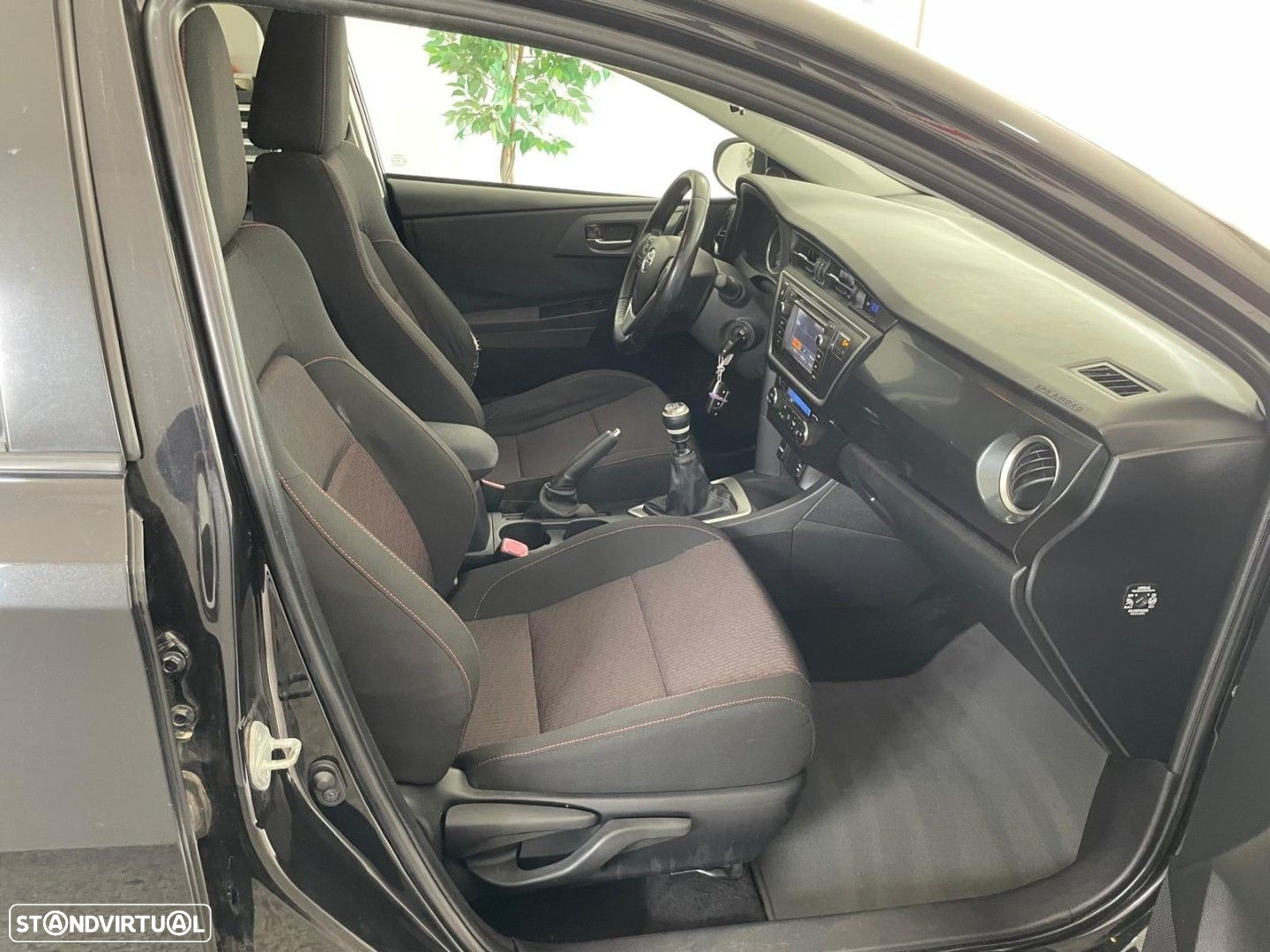 Toyota Auris 1.4 D-4D Exclusive+P.Sport - 23