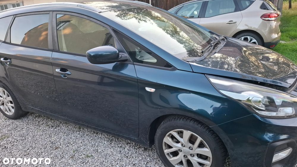 Kia Carens - 2