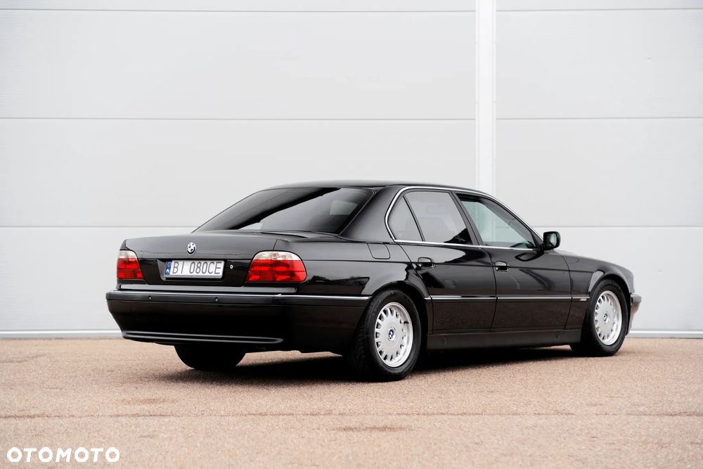 BMW Seria 7 740i V8 - 7