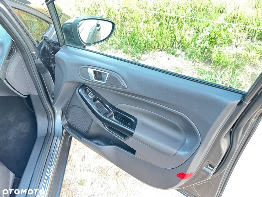 Ford Fiesta - 24
