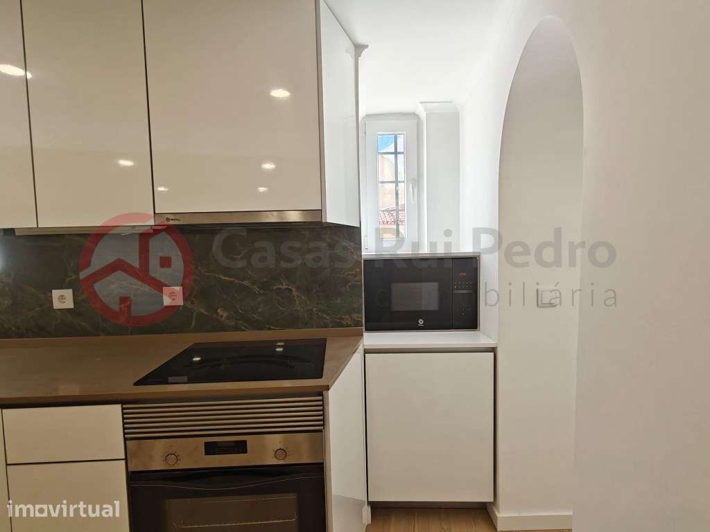 Apartamento T2 totalmente remodelado num Rchão na Graça, Lisboa - Grande imagem: 2/17