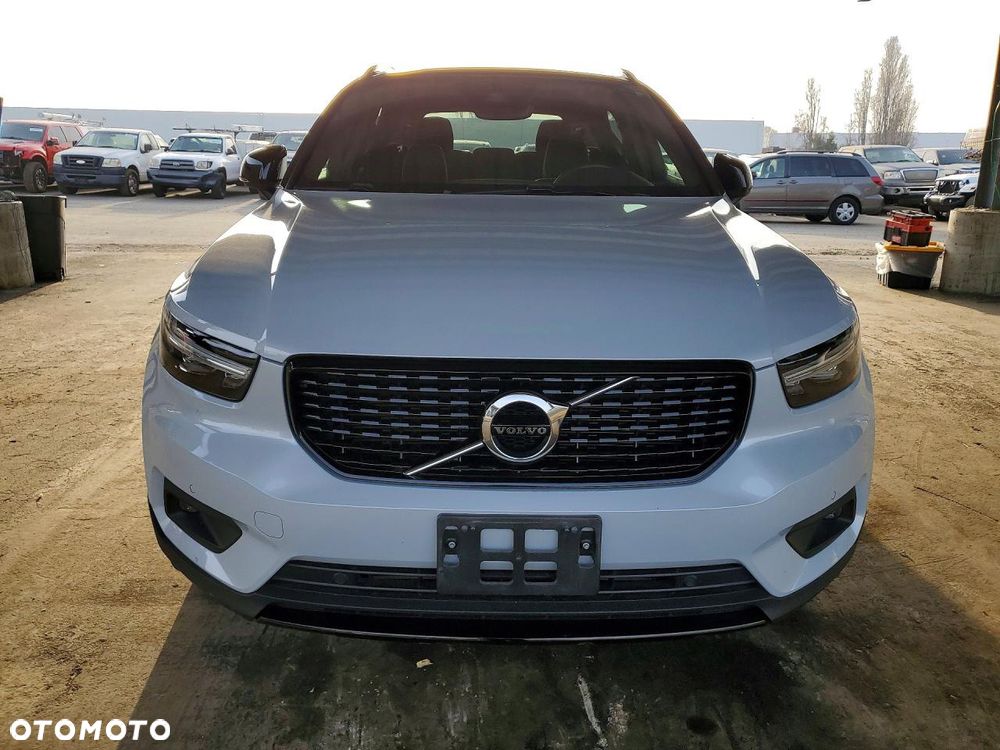 Volvo XC 40 T5 AWD R-Design - 3