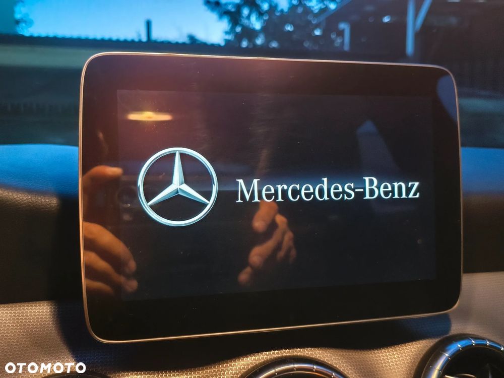 Mercedes-Benz CLA 250 4Matic 7G-DCT - 32