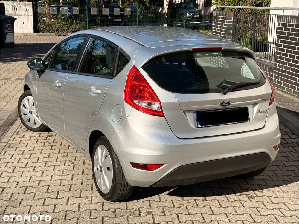Ford Fiesta 2011 photo 3