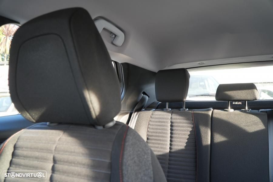 Peugeot 2008 1.2 PureTech Active EAT8 - 13