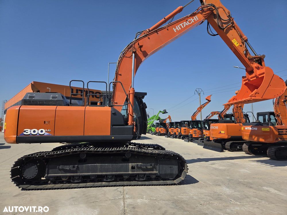 Hitachi ZX300LC-6, 2020, 8.155h, cupa NOUA 1,8m, 31,3 tone, protectie cabina, inst picon pe brate, gresare automata, lant 90% bun doar 700h deplasare, ad sapare 8m, motor Isuzu, 3 pompe hidr HITACHI, camera spate si laterale, STARE BUNA, 94.900 Eur+Tva - 17
