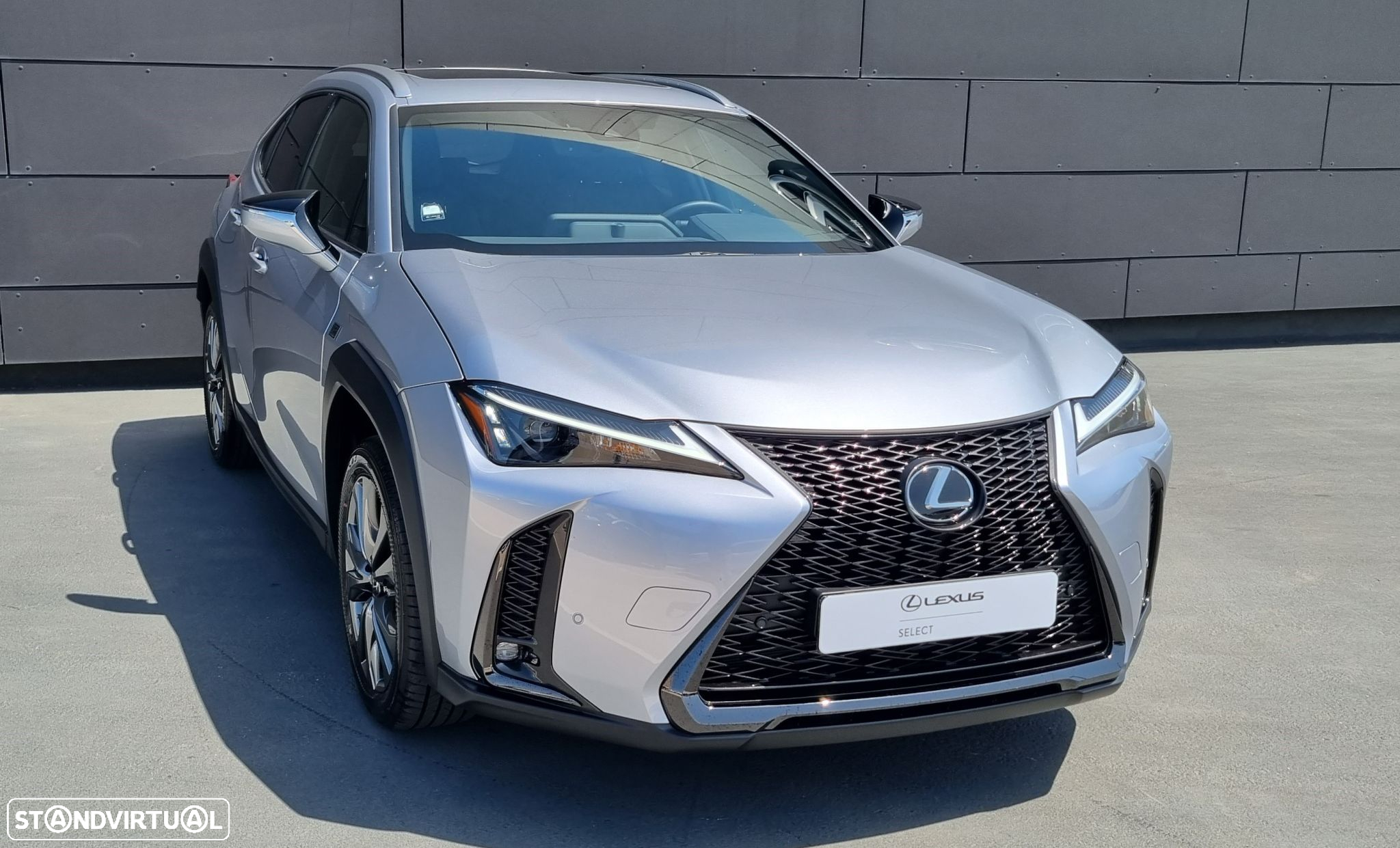 Lexus ux-250h Sport - 13