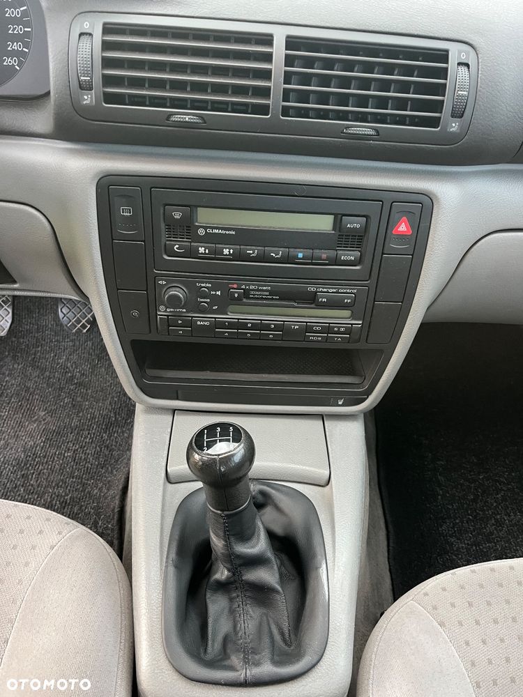 Volkswagen Passat 1.8T Comfortline - 29