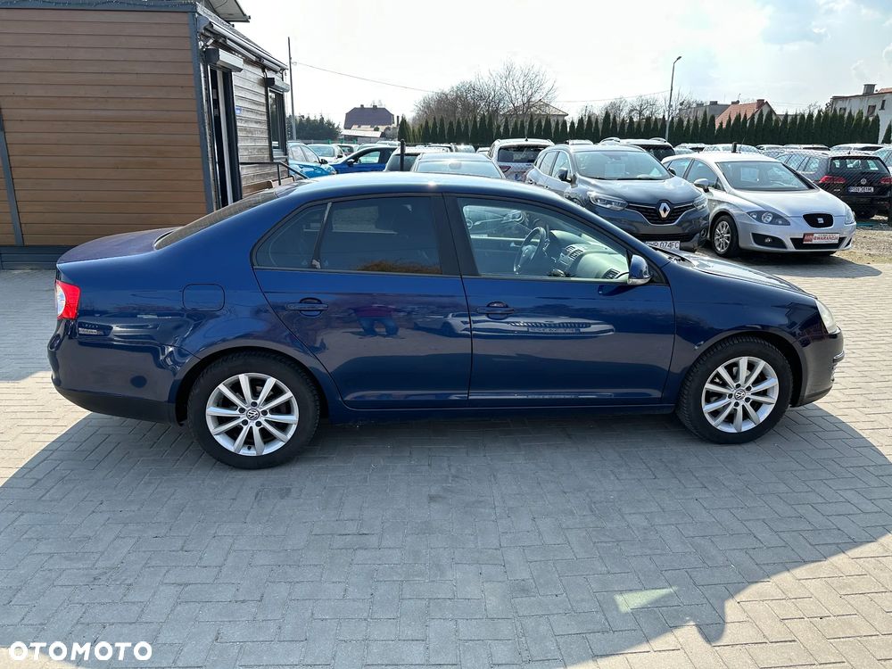 Volkswagen Jetta - 32