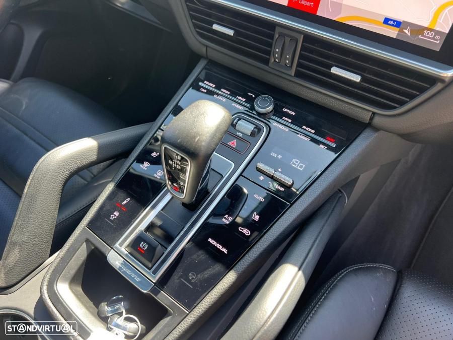 Porsche Cayenne Coupé E-Hybrid - 9