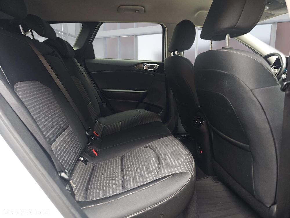 Kia Ceed 1.6 GDI PHEV L DCT - 12