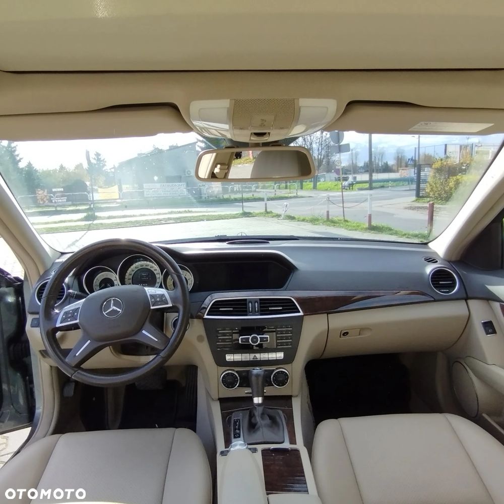 Mercedes-Benz Klasa C 250 CGI BlueEff Elegance - 1