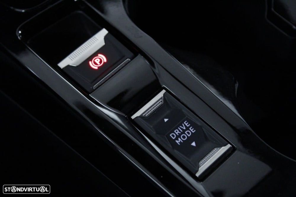 Peugeot 208 1.2 Hybrid Allure e-DCS6 - 31