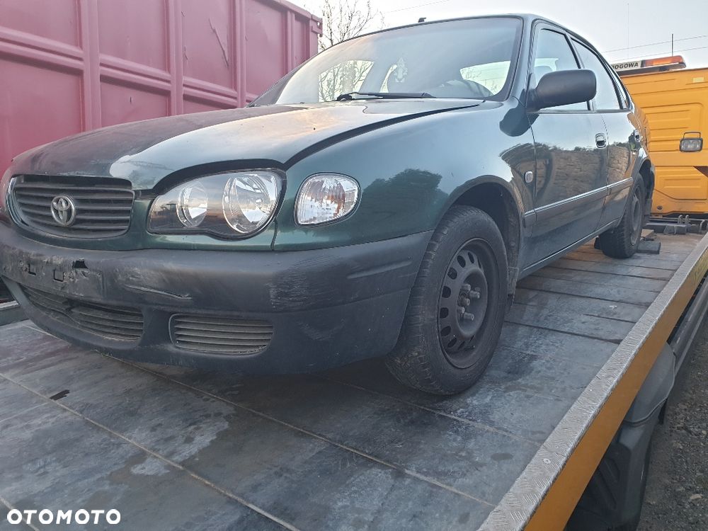 TOYOTA COROLLA 1,4 benzyna - 2000r- cały na części - 3