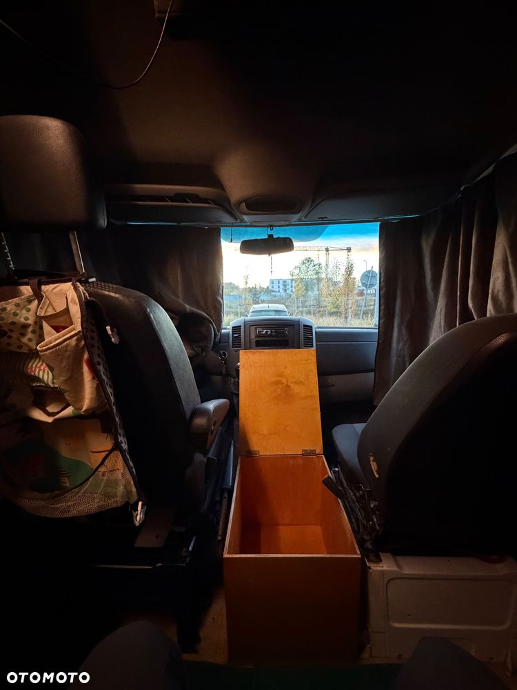 Mercedes-Benz Sprinter - 14