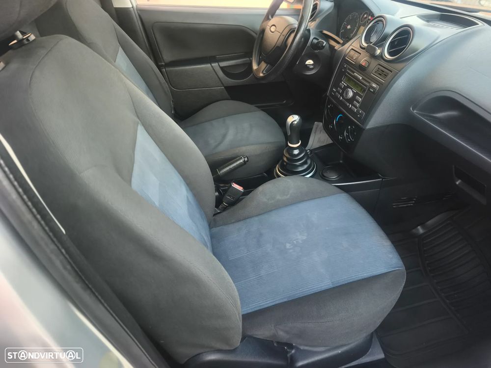 Ford Fiesta 1.4 TDCi First Edition - 14