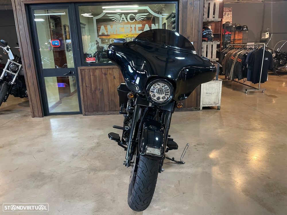 Harley-Davidson FLHT Electra Glide - 10