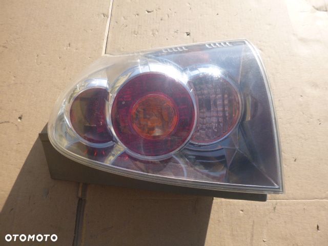 LAMPA PRAWY TYŁ PRAWA TYLNA TOYOTA COROLLA VERSO II