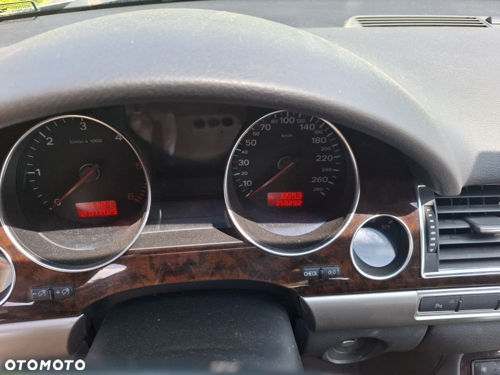 Audi A8 - 6