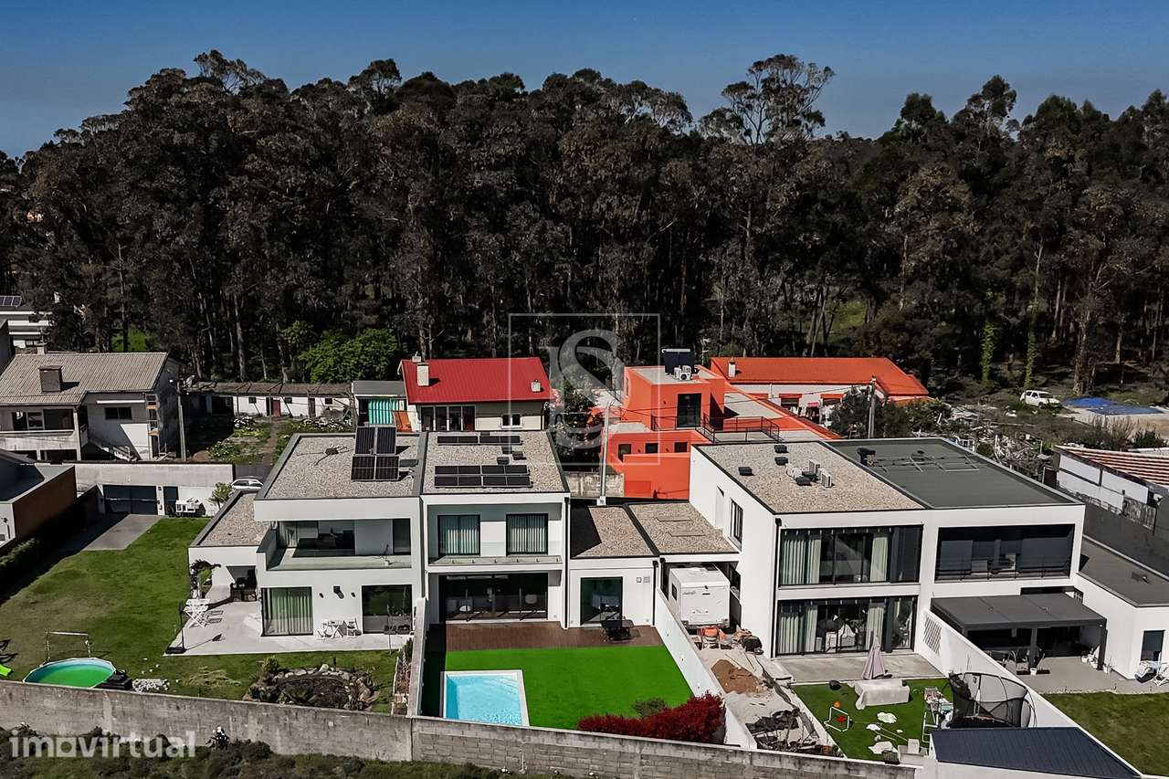 Moradia T4, Moderna, com Piscina, a 500m da Praia em Lavra - Grande imagem: 2/40