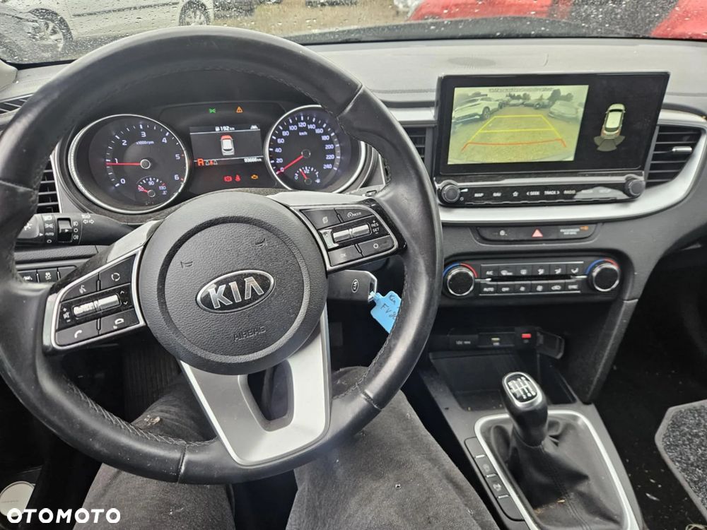 Kia XCeed 1.6 CRDi PLATINUM EDITION - 6