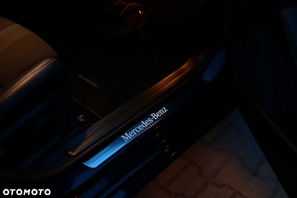 Mercedes-Benz CLA 180 7G-DCT UrbanStyle Edition - 37