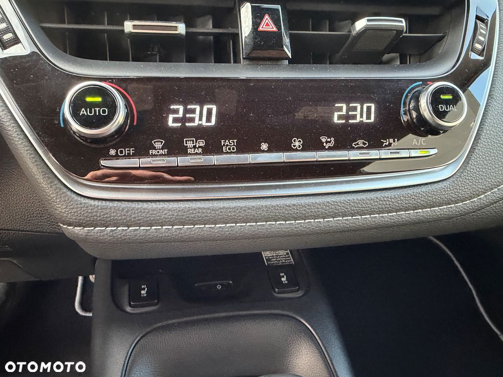 Toyota Corolla 2.0 Hybrid Executive - 36