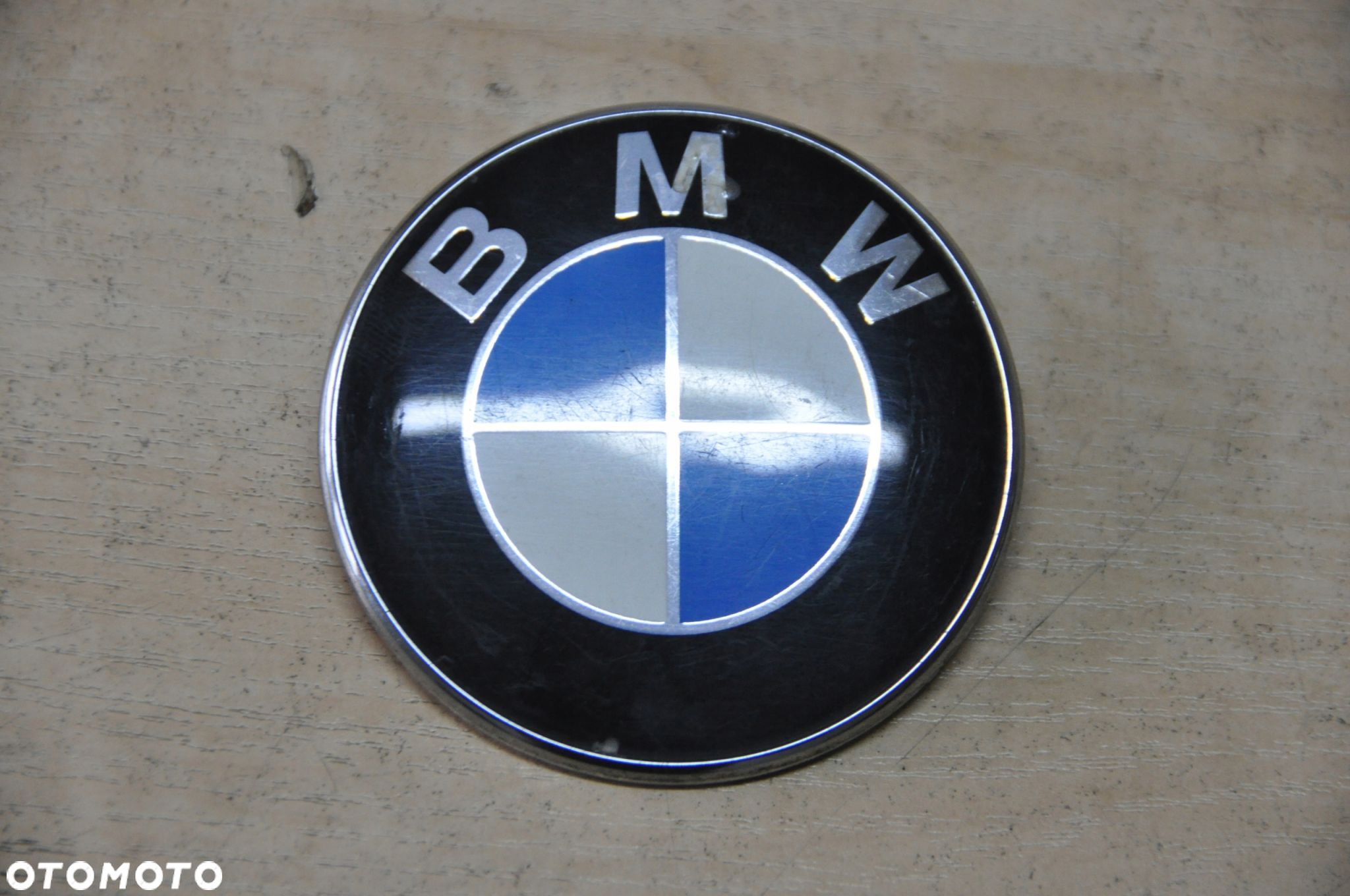 Bmw E90 Znaczek Emblemat Klapy Bagażnika 8219237 - 1