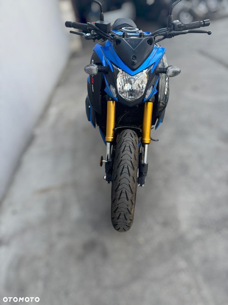 Suzuki GSX - 18