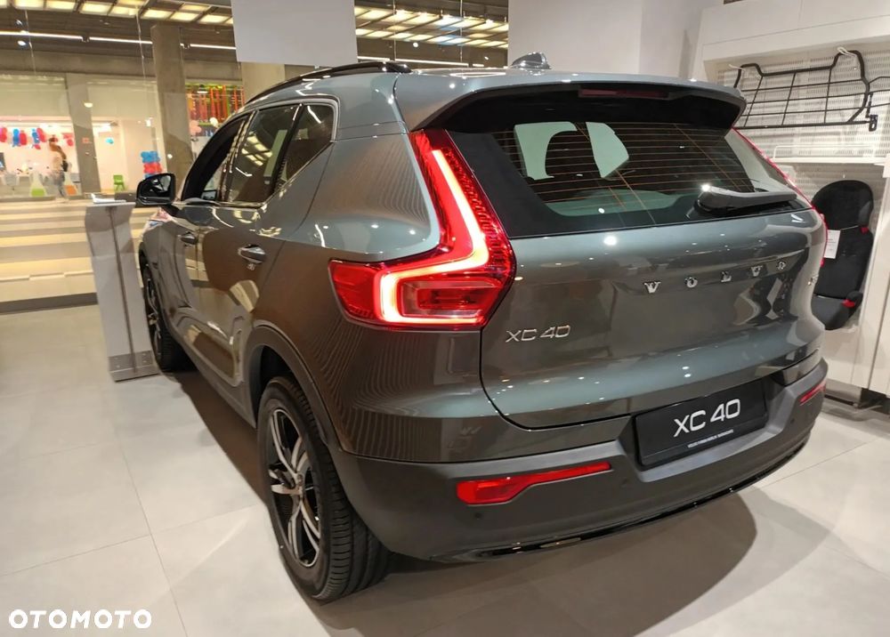 Volvo XC 40 B3 Plus Dark - 3