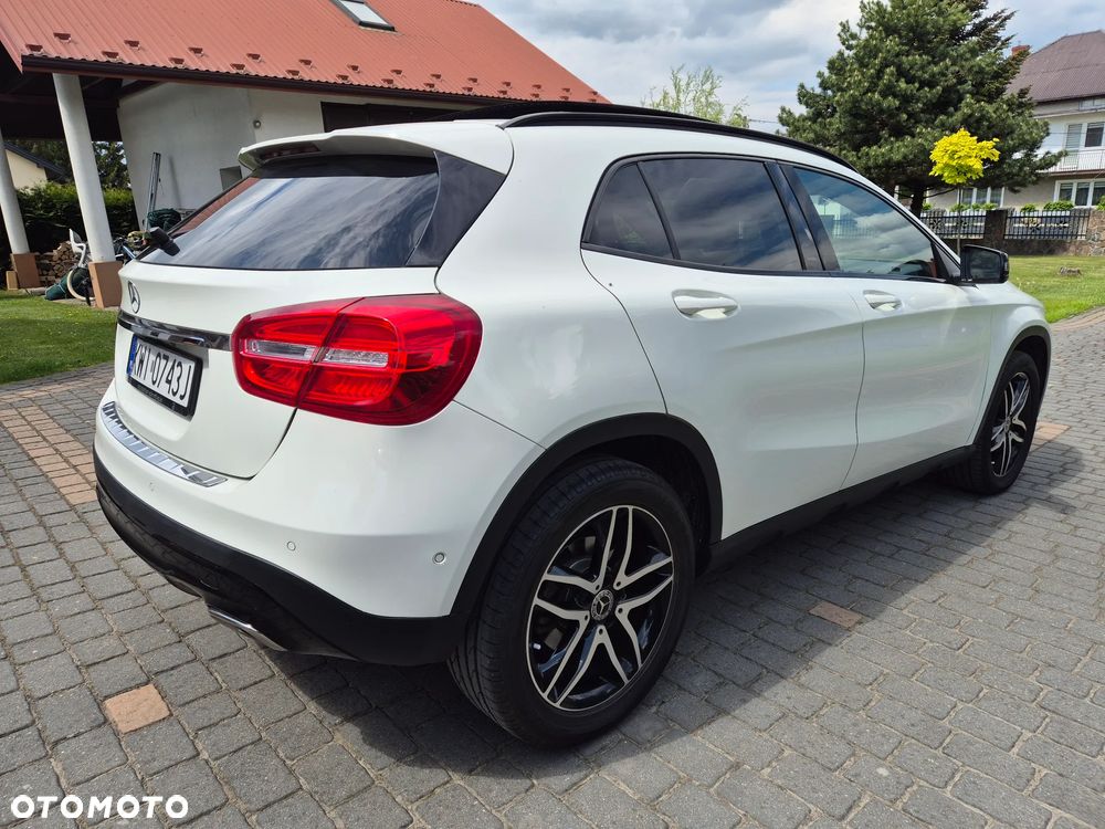 Mercedes-Benz GLA 200 Urban - 9
