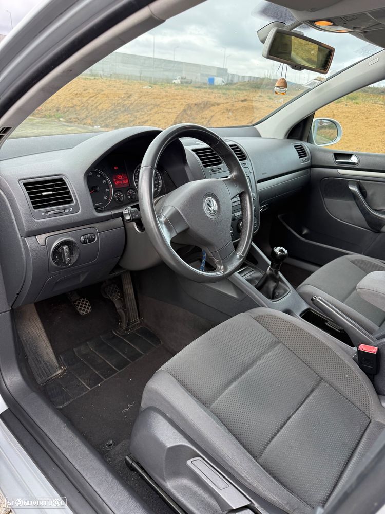 VW Golf 1.6 FSi Confortline - 7