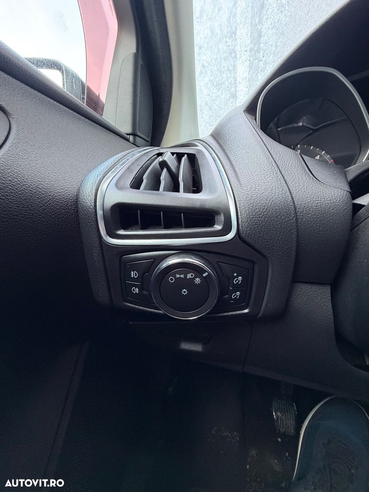 Ford Focus 1.6 TDCI DPF Titanium - 12