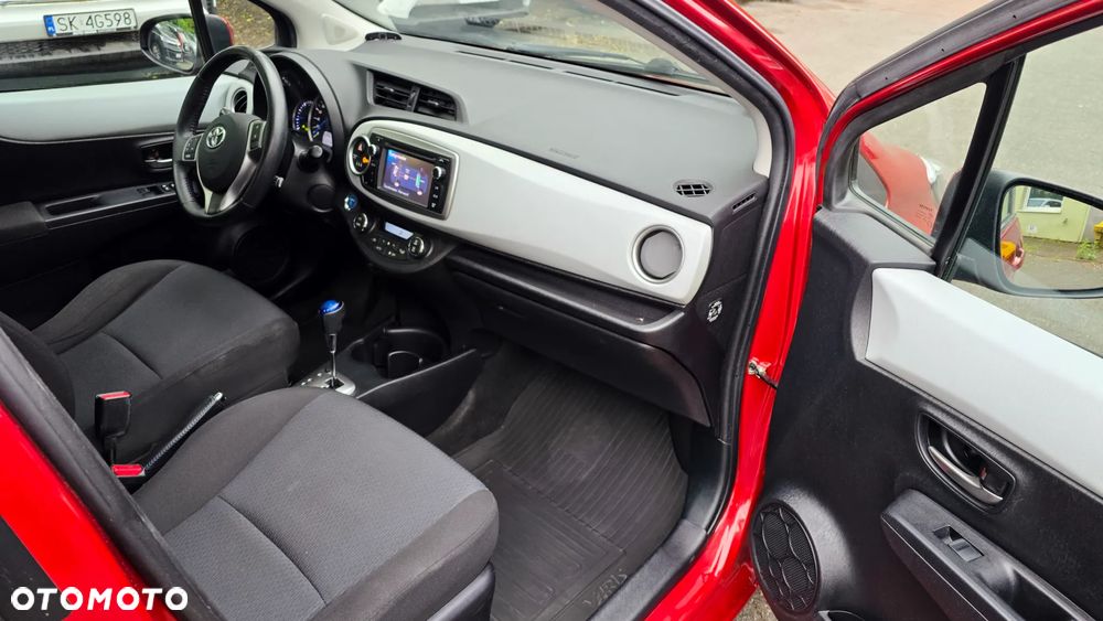 Toyota Yaris Hybrid 100 Sol - 11