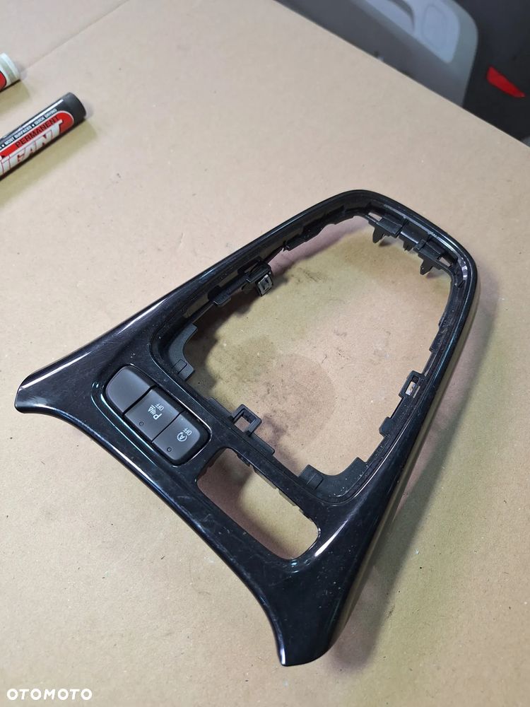 ramka panel lewarka z przełącznikami  OPEL GRANDLAND X 2021r