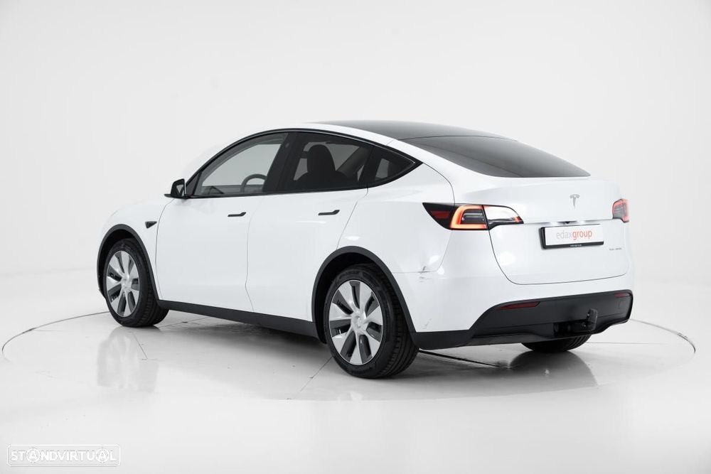Tesla Model Y Long Range Dual Motor AWD — fotografia 4