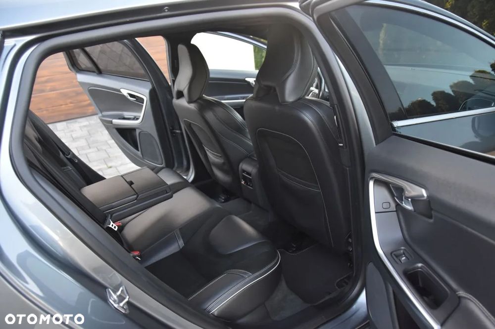 Volvo V60 D3 AWD Geartronic R-Design - 20