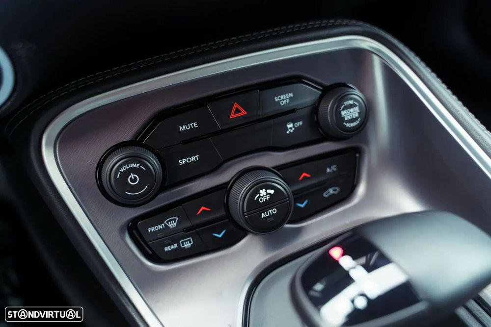 Dodge Challenger - 23