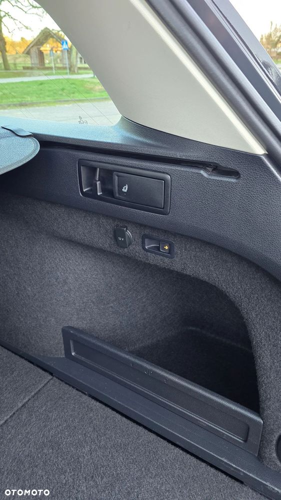 Volkswagen Passat - 12