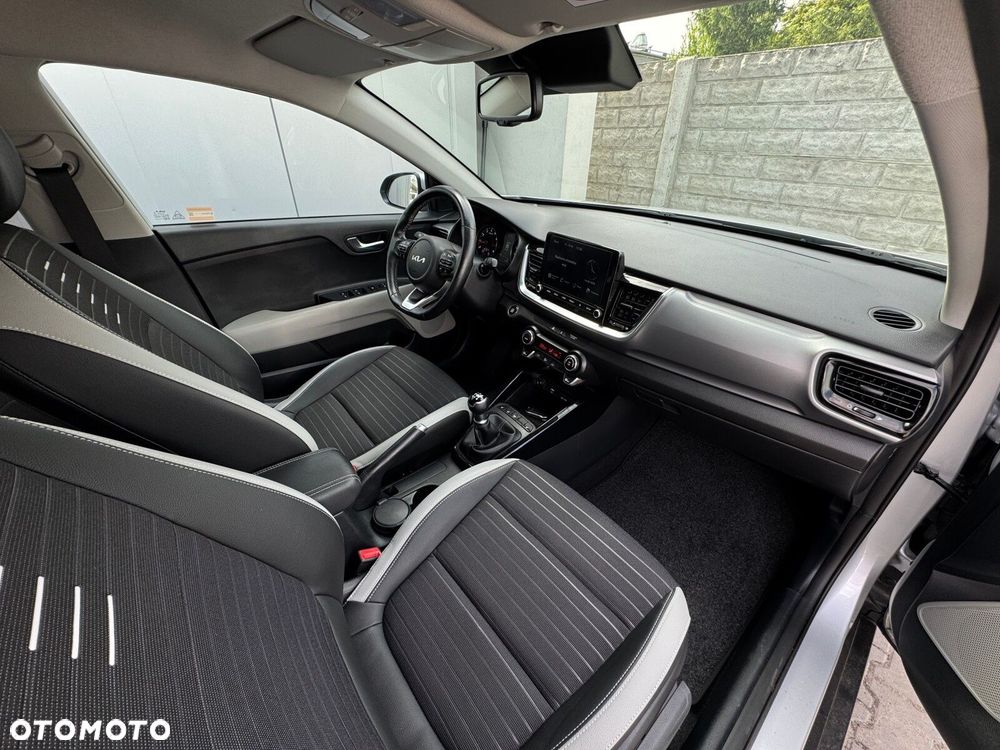 Kia Stonic 1.2 L Business Line - 16