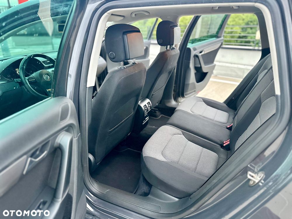 Volkswagen Passat 1.6 TDI DPF BlueMot Highline - 8